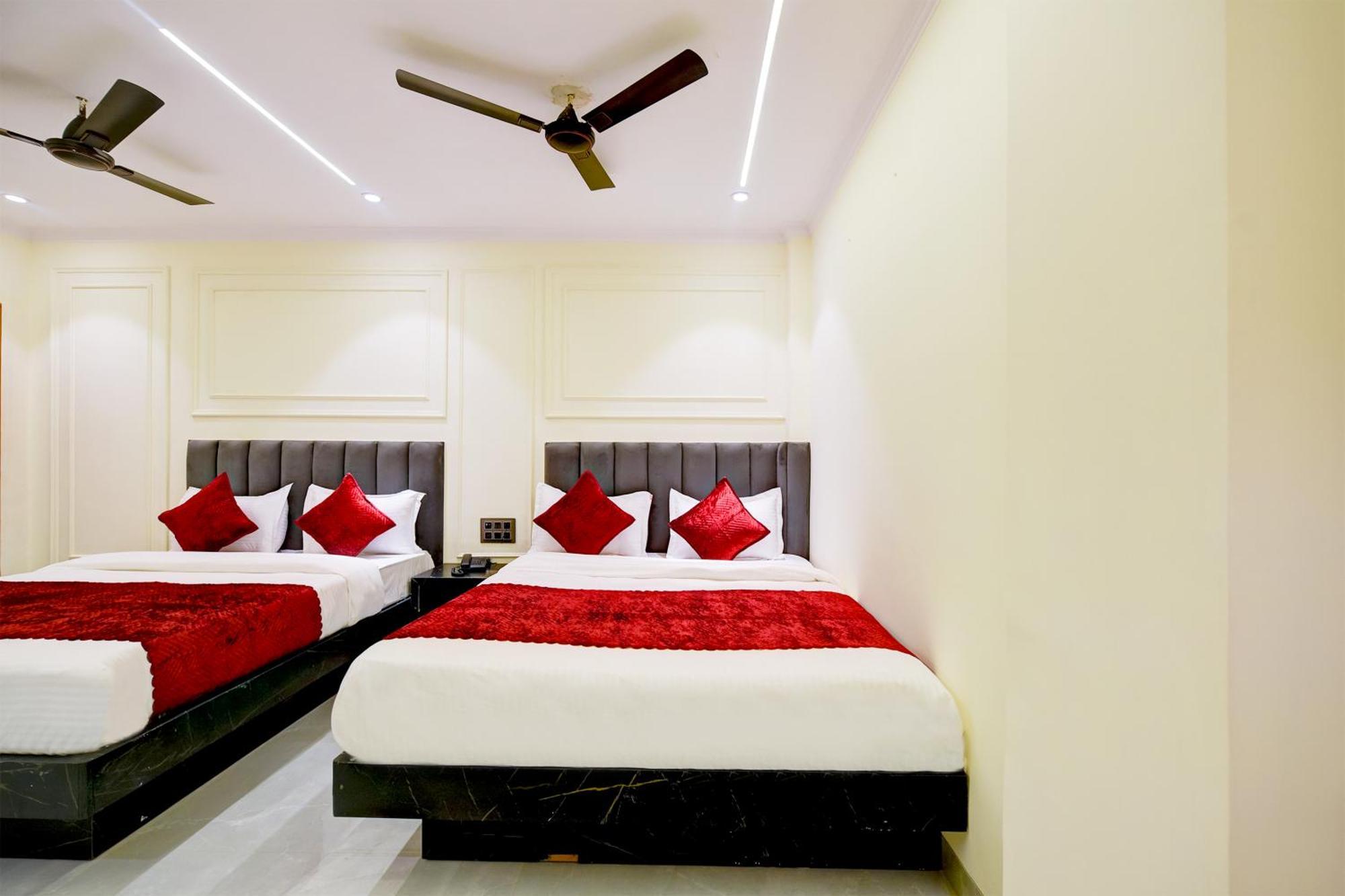 Hotel Surya Plaza Nueva Delhi Exterior foto