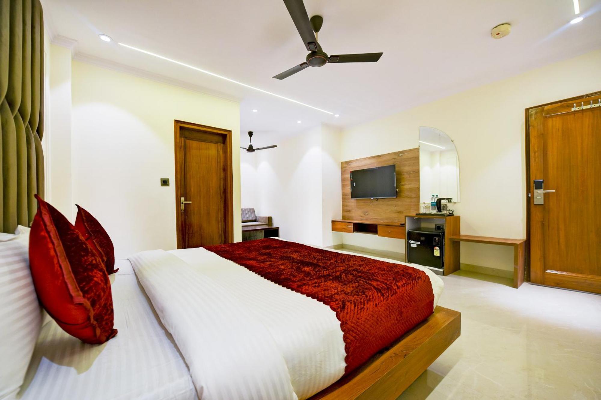 Hotel Surya Plaza Nueva Delhi Exterior foto