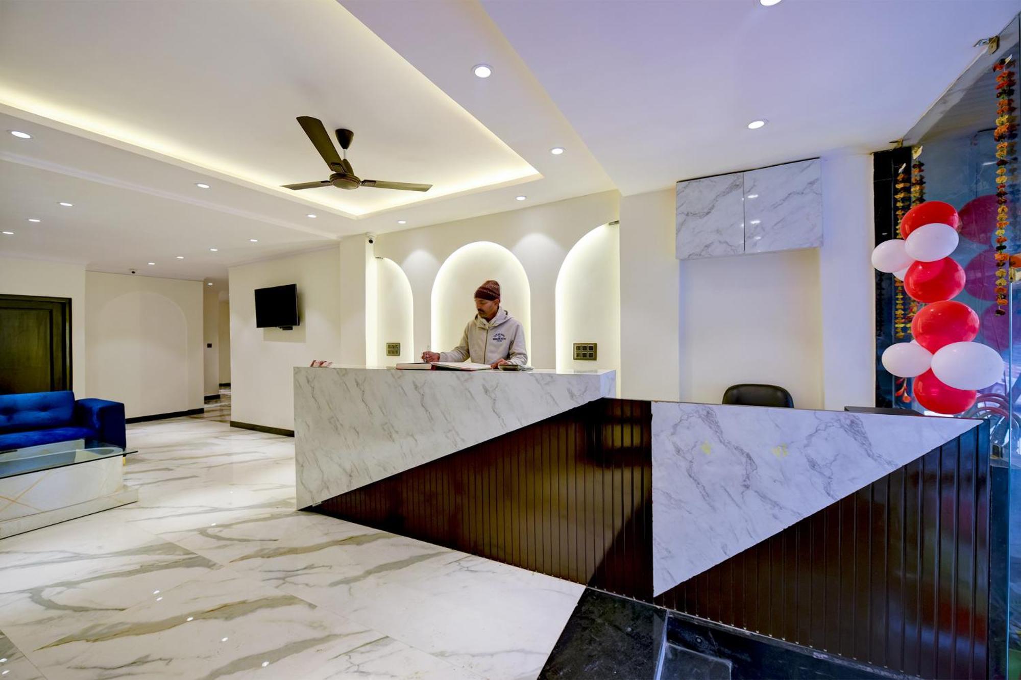 Hotel Surya Plaza Nueva Delhi Exterior foto