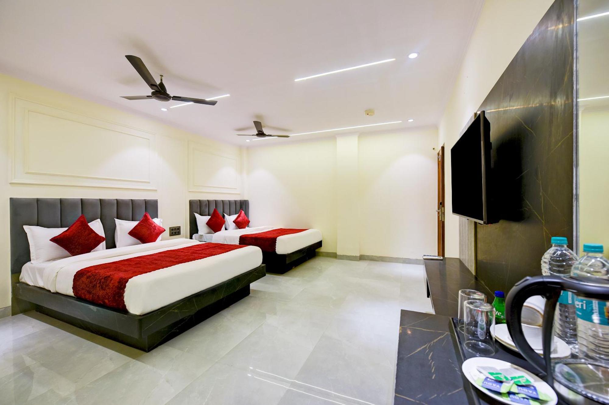 Hotel Surya Plaza Nueva Delhi Exterior foto