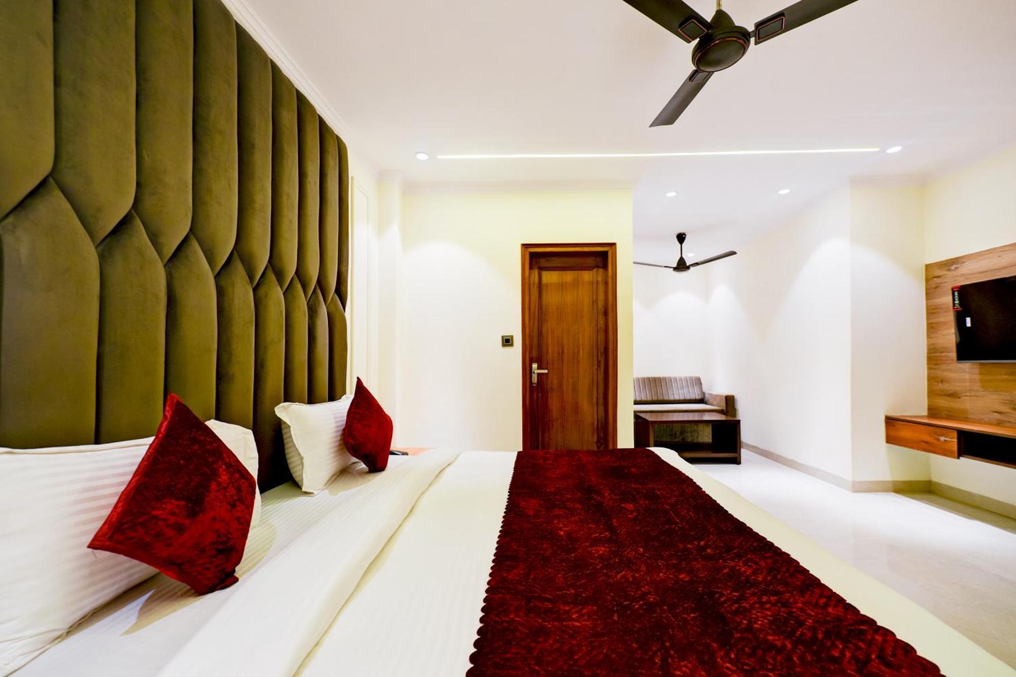 Hotel Surya Plaza Nueva Delhi Exterior foto