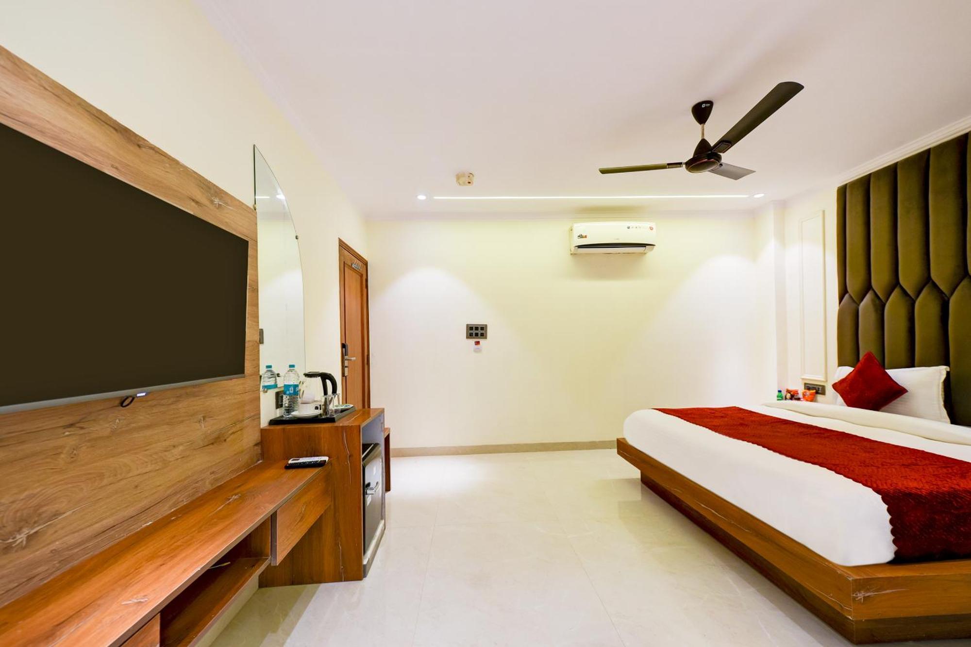 Hotel Surya Plaza Nueva Delhi Exterior foto