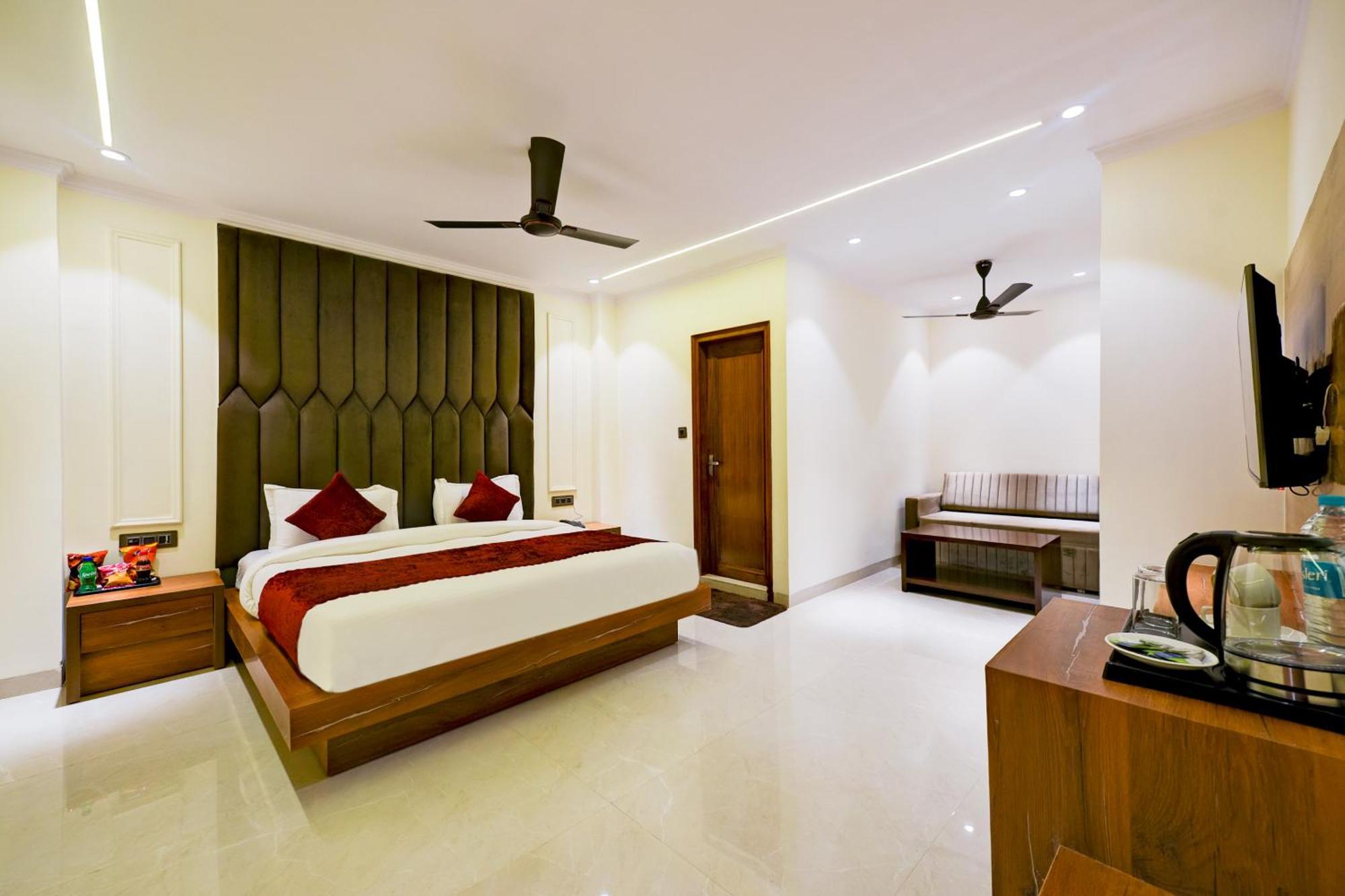 Hotel Surya Plaza Nueva Delhi Exterior foto