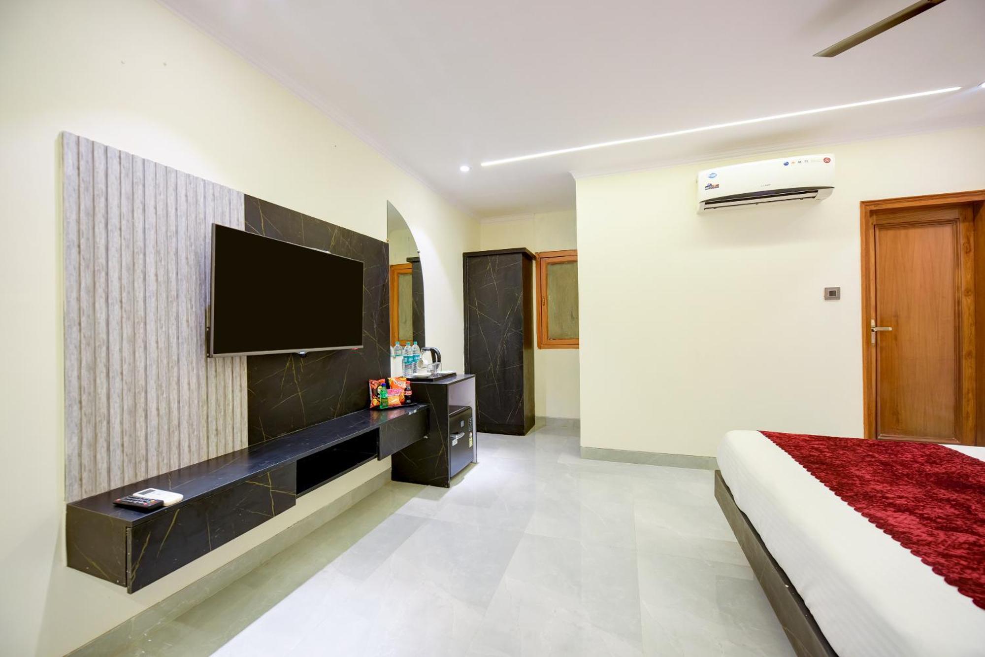 Hotel Surya Plaza Nueva Delhi Exterior foto