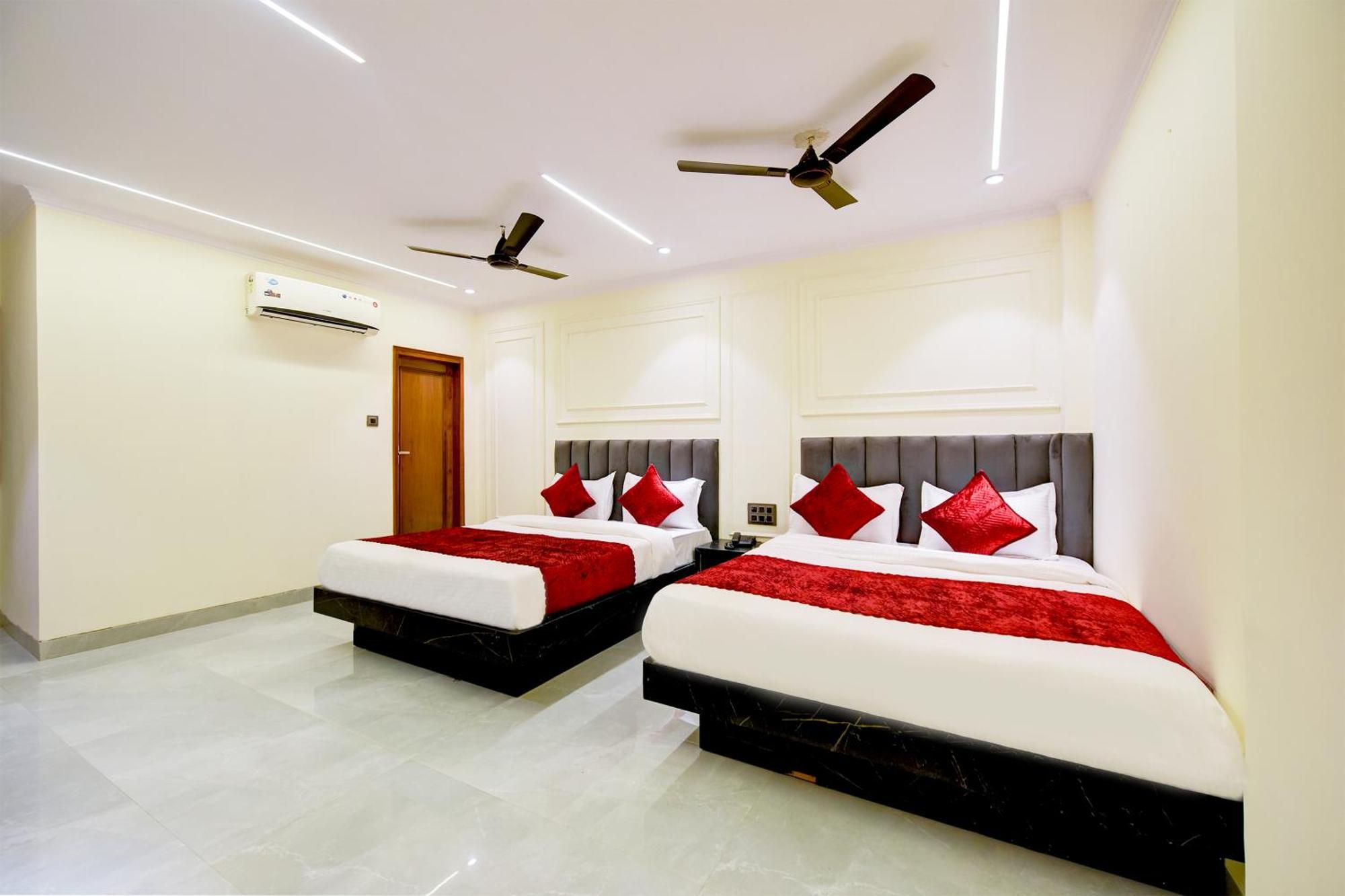 Hotel Surya Plaza Nueva Delhi Exterior foto
