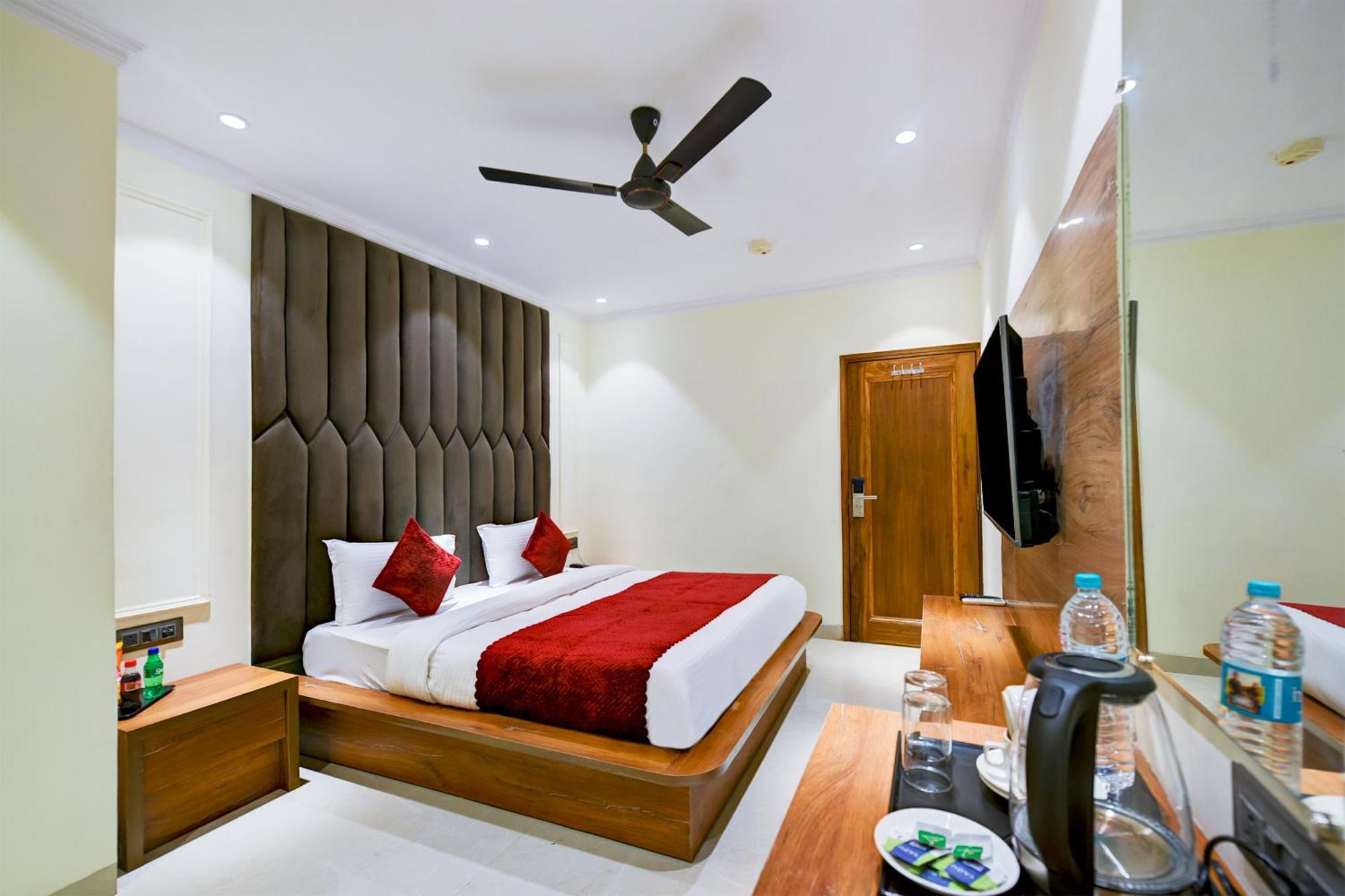Hotel Surya Plaza Nueva Delhi Exterior foto