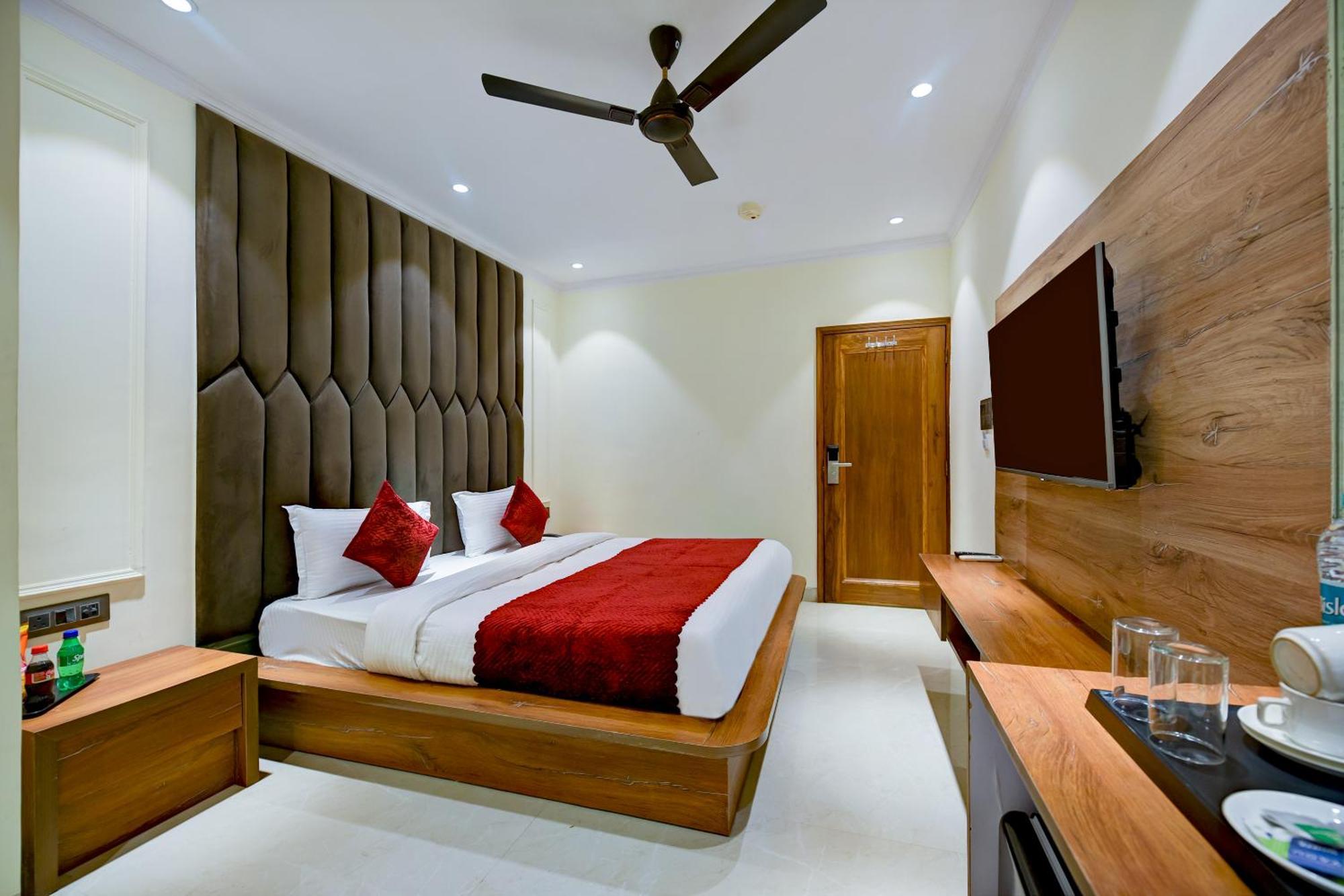 Hotel Surya Plaza Nueva Delhi Exterior foto