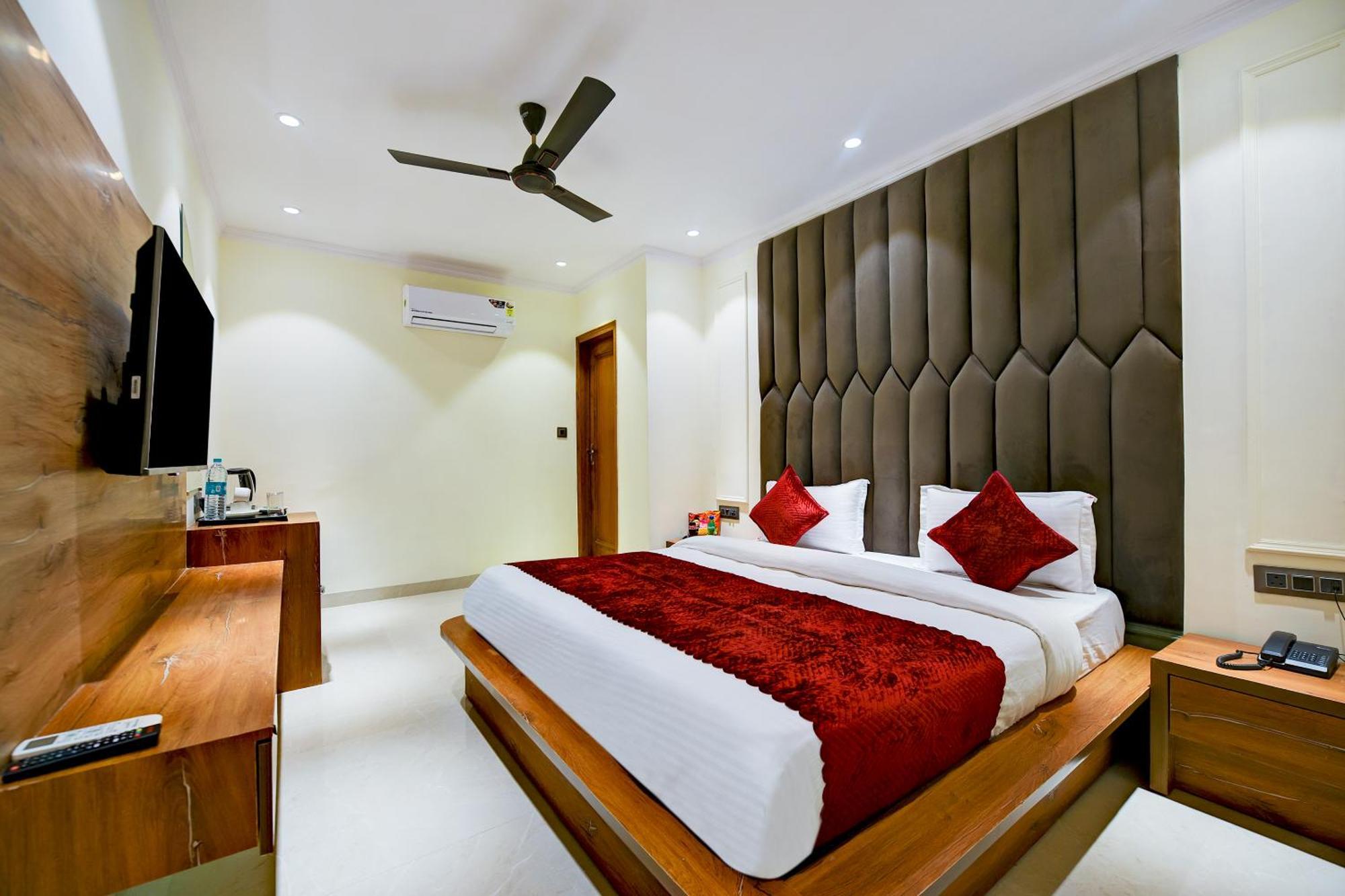 Hotel Surya Plaza Nueva Delhi Exterior foto