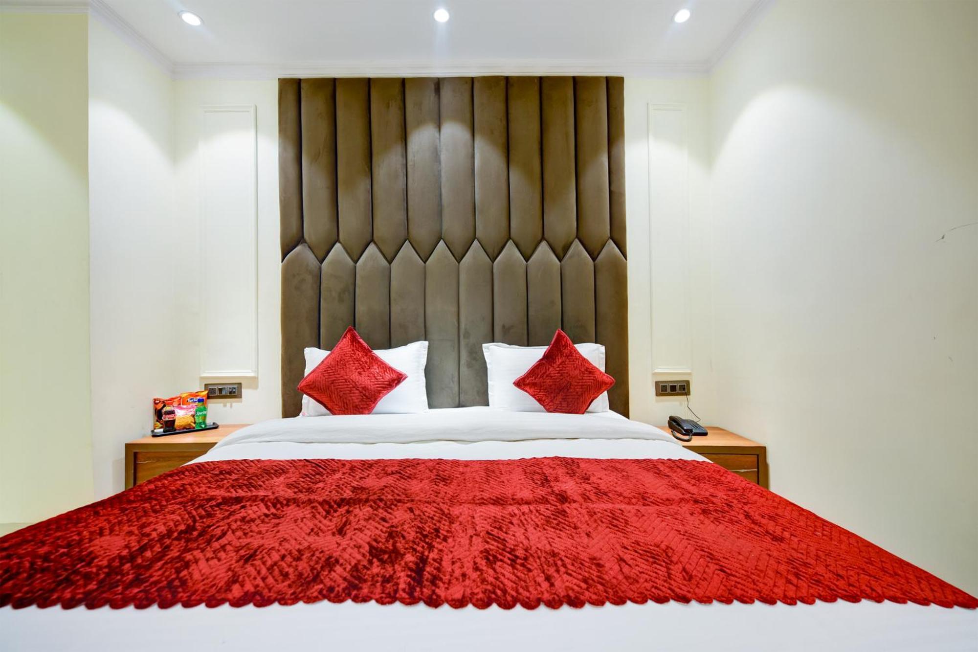 Hotel Surya Plaza Nueva Delhi Exterior foto