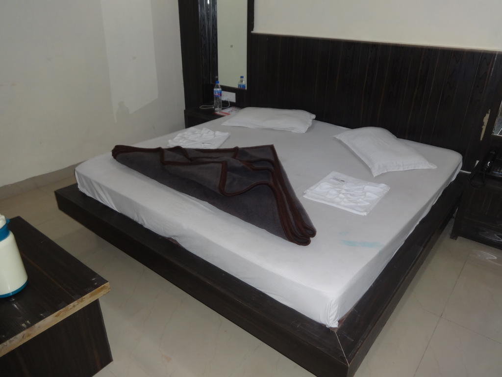 Hotel Surya Plaza Nueva Delhi Habitación foto